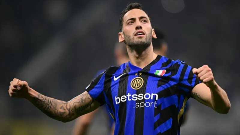  10'un gönlü Galatasaray'da; Hakan Çalhanoğlu transferinde kritik hafta
