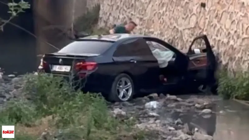 13 yaşındaki çocuğa çarpıp kanala uçtu: Kontrolden çıkan otomobil can aldı