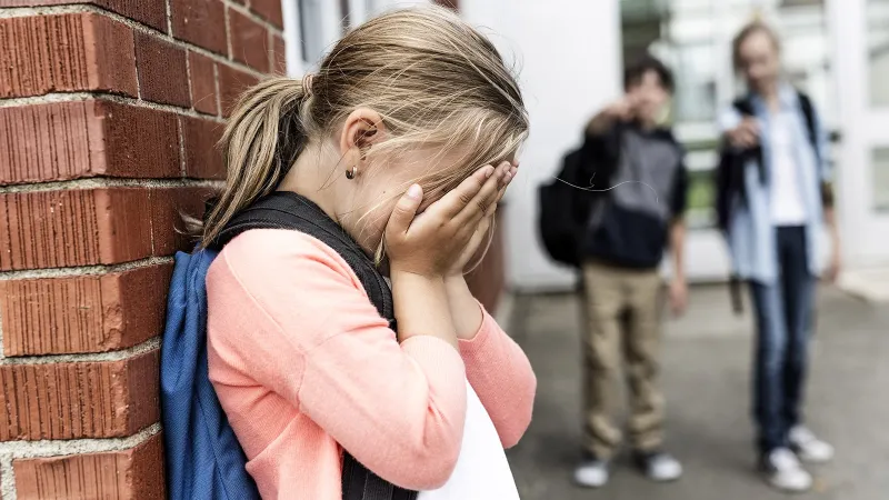 Akran zorbalığı gün geçtikçe artıyor: Aileler ve öğretmenler ne yapmalı?