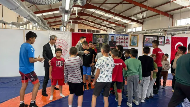 Almus'un Minik Aslanları! Kaymakamdan Güreşçilere Ziyaret