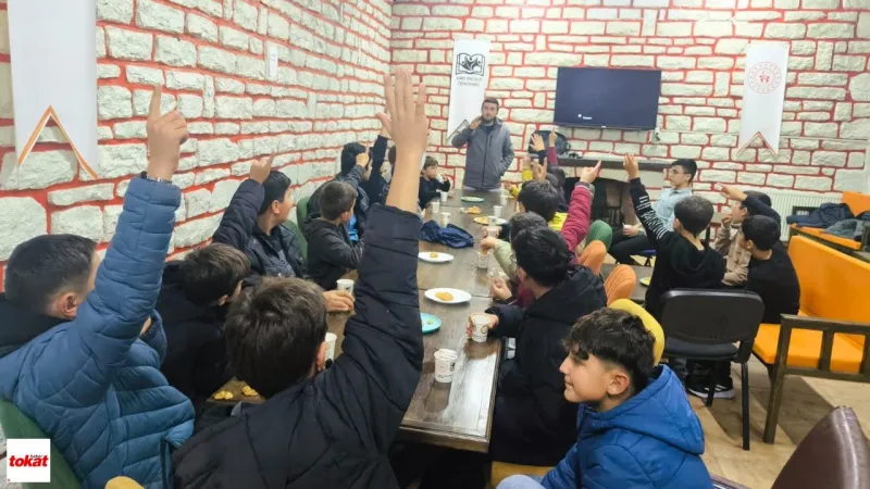 Almus'ta Müftülük öğrencilere yönelik sohbet programı düzenliyor