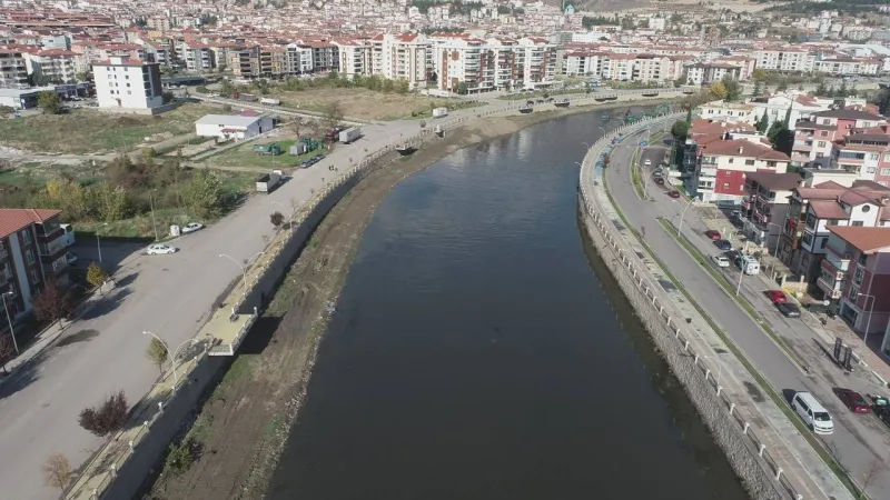 Amasya, Yeşilırmak'ta temizlik çalışması başlattı