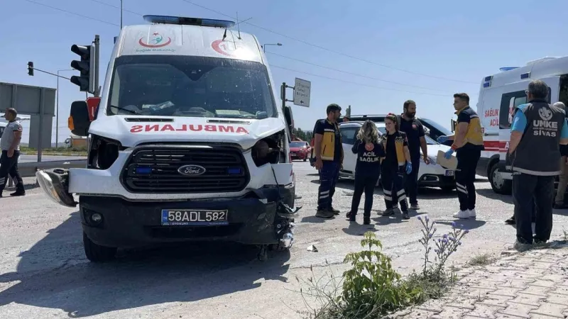 Ambulansla Otomobil Çarpıştı: 5 Yaralı