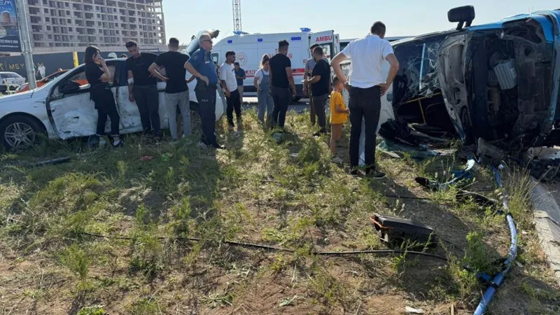 Ankara'da Dolmuş Faciası! 5 Yaralı, Olay Yerinden İlk Görüntüler