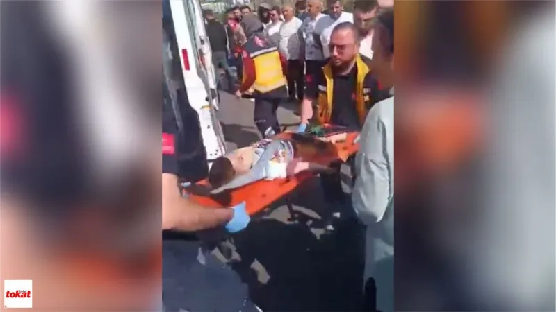 Anne ve bebeğine otomobil çarptı: 2 yaşındaki çocuk kurtarılamadı