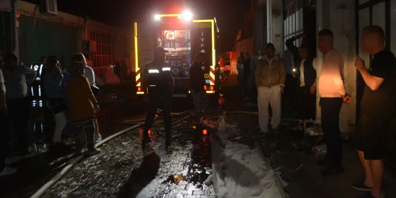 Ayvalık'ta Gözlük Fabrikasında Yangın! Alevler Yükseldi
