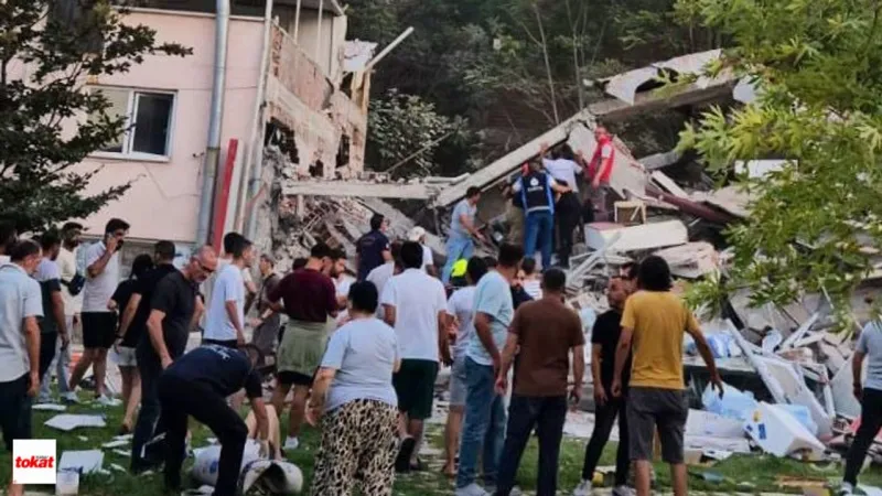 Balıkesir'de 1 Gecede 100 Deprem Oldu Geceyi Sokakta Geçirdiler Sallantılar Sürüyor