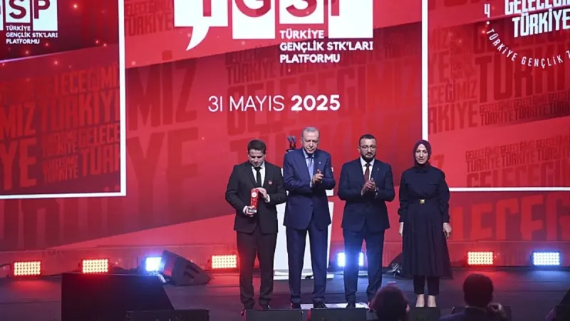 Erdoğan'dan Gençlere Büyük Sürpriz! Zirve Ödülleri Sahiplerini Buldu