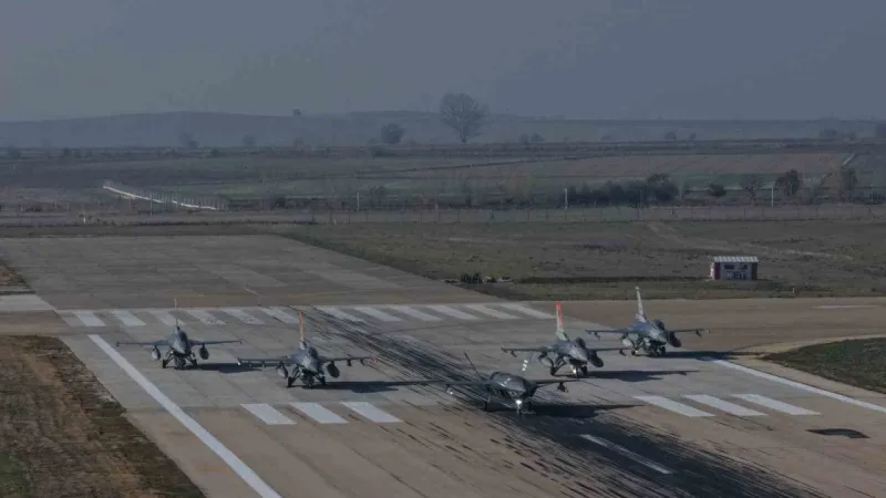 Bayraktar KIZILELMA "hava-hava" füzesiyle hedefi vurdu