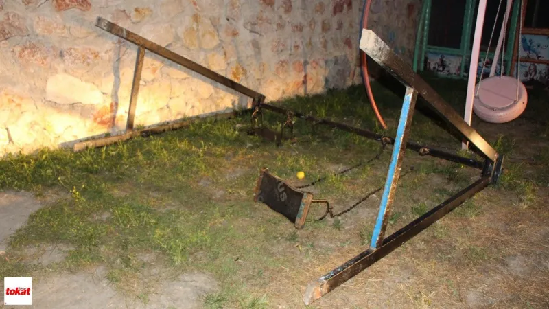 Bayram Yolculuğunda Acı Son: Salıncaktan Düşen 4 Yaşındaki Çocuk Hayatını Kaybetti