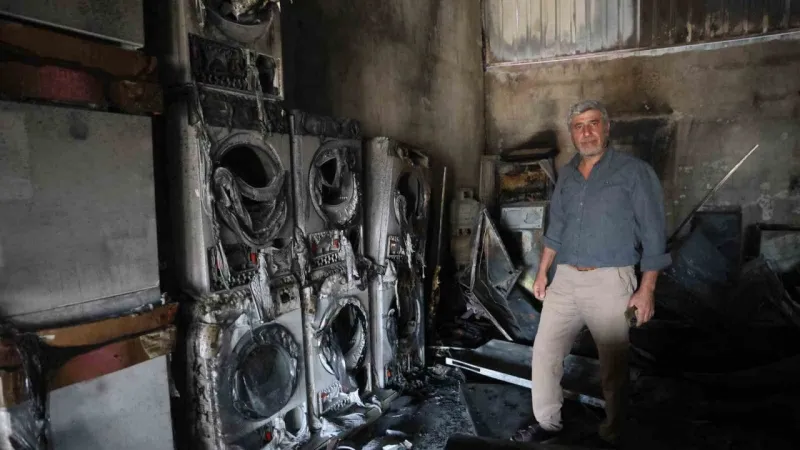 Hatay'da Beyaz Eşya Yangını! 3 Milyon TL Değerindeki Eşya Kül Oldu