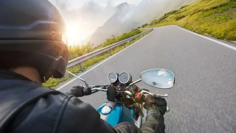 Motosiklet Sürücüleri Dikkat! Eldiven ve Gözlük Cezası Başladı!