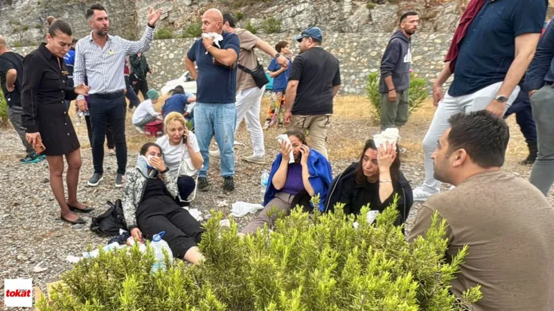 Can Pazarı: Yolcu Minibüsü ile Otomobil Çarpıştı, 15 Yaralı