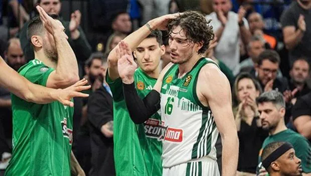 Cedi Osman'dan 19 Mayıs Mesajı: Yunanistan'da Ortalık Karıştı!