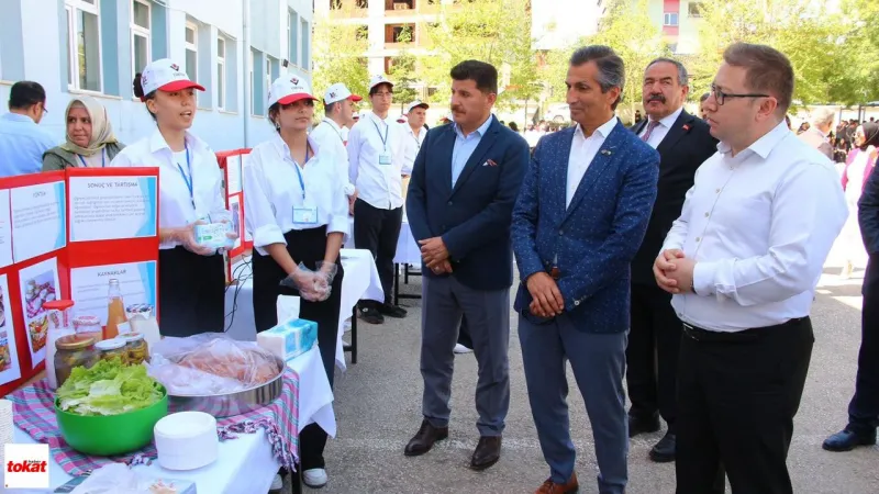 Coşkun Önder Anadolu Lisesi'nde Bilim Rüzgarı: 4006 Tübitak Bilim Fuarı Açıldı