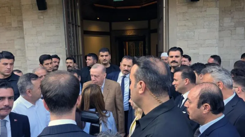 Cumhurbaşkanı Erdoğan, Bayram Namazını Marmaris’te Kıldı: Vatandaşlarla Bayramlaştı