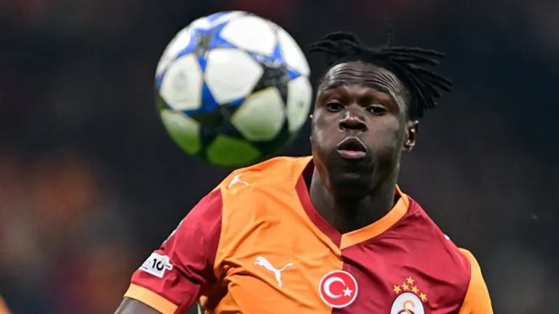 Derbide sakatlık! Galatasaray'ın yıldızı maça devam edemdi