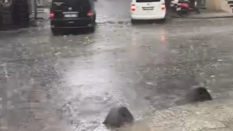 İstanbul'da Şiddetli Dolu! Bağcılar ve Gaziosmanpaşa'da Hayat Felç!