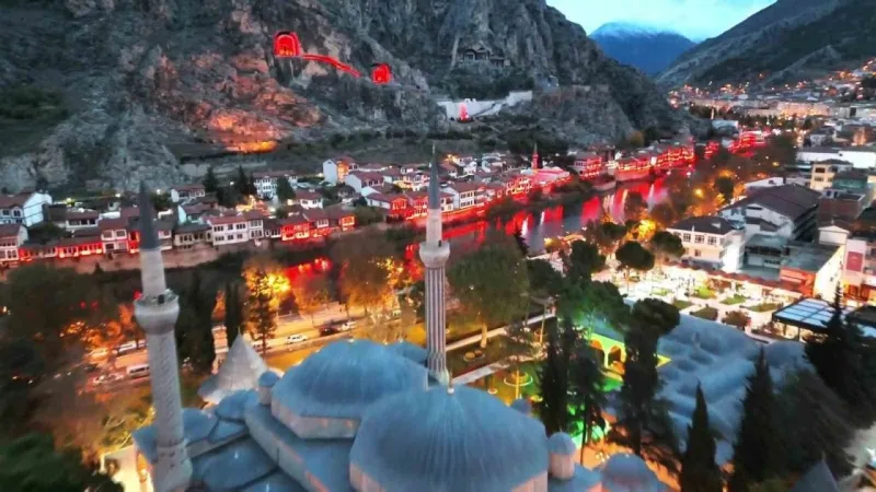 Amasya'nın Gözdesi: Harşena Dağı ve Yalıboyu Evleri'ne Işık Şöleni!