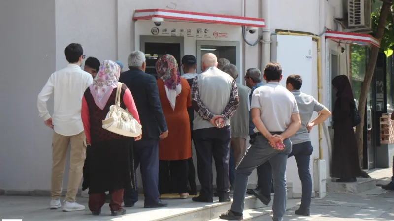 Erbaa'da Bayram Öncesi ATM Çilesi! Vatandaşlar İsyan Etti