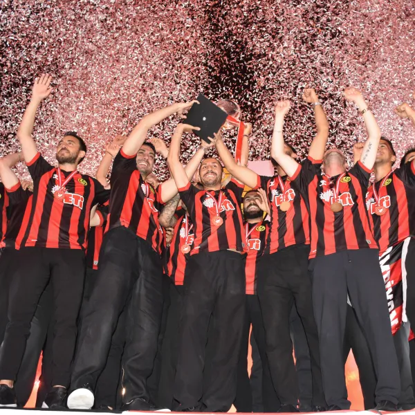 Eskişehirspor Şampiyon! Taraftar Coştu, 3. Lig'e Yükseliş Kutlandı!