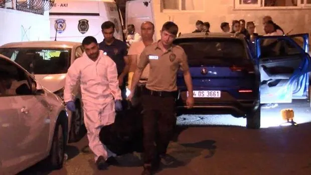 Fatih'te Kanlı Gece! Otomobilde Silahlı Saldırı: Sürücü Öldü