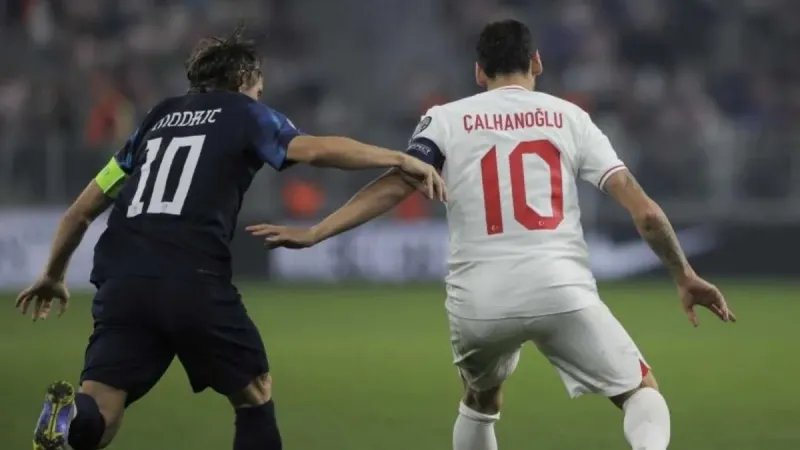 Hakan Çalhanoğlu Fenerbahçe'ye mi? Gece Yarısı Transfer Bombası!