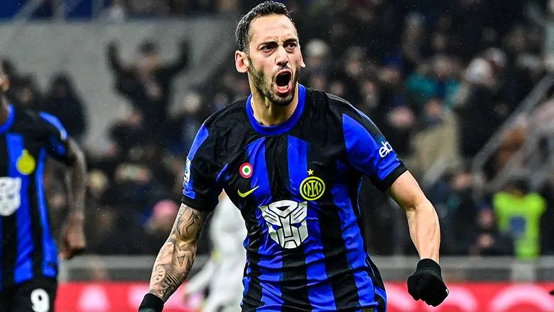Hakan Çalhanoğlu Galatasaray'a mı? Transferde Şok Gelişme!
