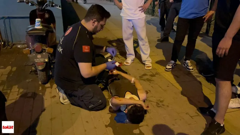 Gece Saatlerinde İki Grup Arasında Bıçaklı Kavga: 3 Kişi Yaralandı