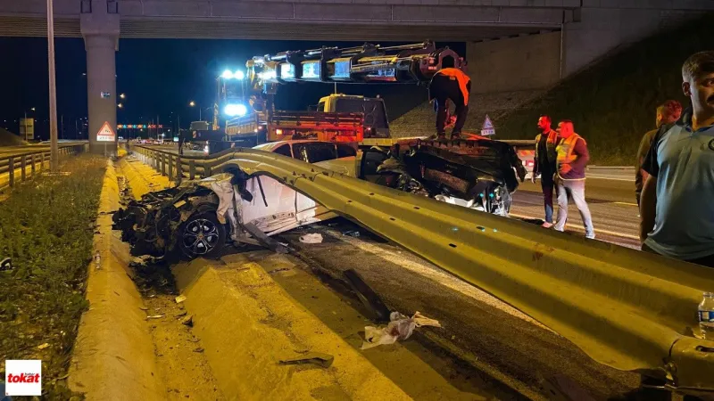 Gece Yarısı Feci Zincirleme Kaza: 2’si Ağır 4'ü Çocuk 12 Yaralı Var