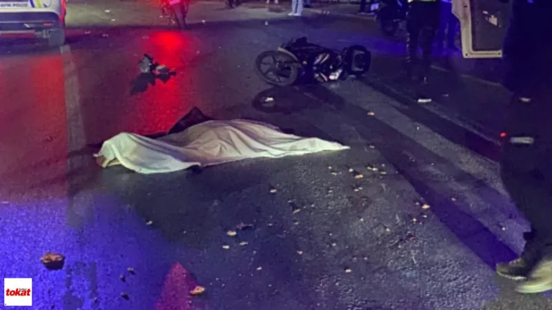 Geçmeye Çalıştığı Tırın Altında Kaldı: Motosikletli Sürücü Hayatını Kaybetti