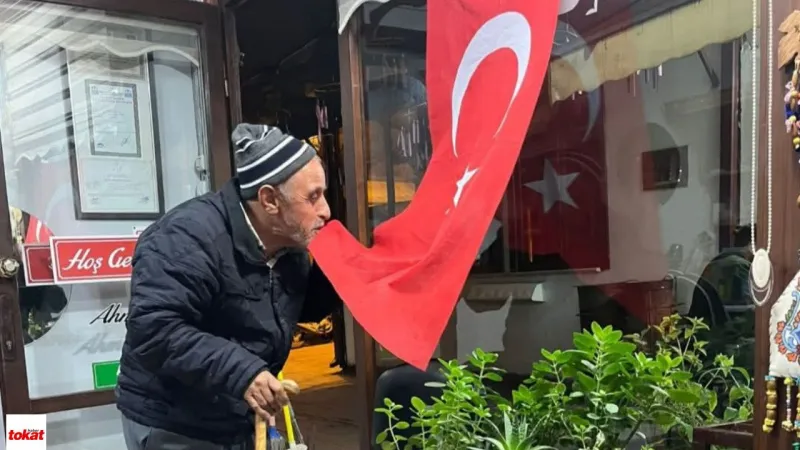 Niksar'da Bayrak Aşkı! Osman Efendi'den Duygulandıran Hareket