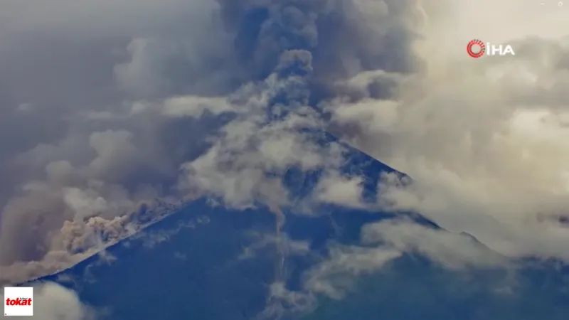 Guatemala'da Fuego Yanardağında Patlama: 700'den Fazla Kişi Tahliye Edildi