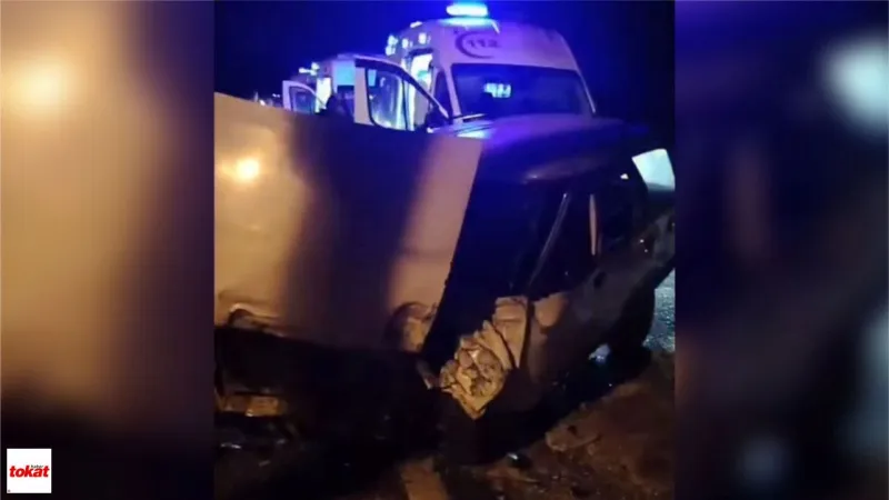 Düzce'de Feci Kaza! Hafif Ticari Araç Otomobille Çarpıştı: 6 Yaralı