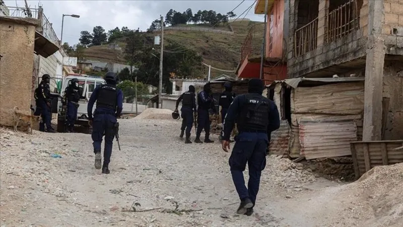 Haiti'de silahlı çetenin kasabaya saldırısı sonucunda aralarında çocukların da bulunduğu 50 kişi hayatını kaybetti