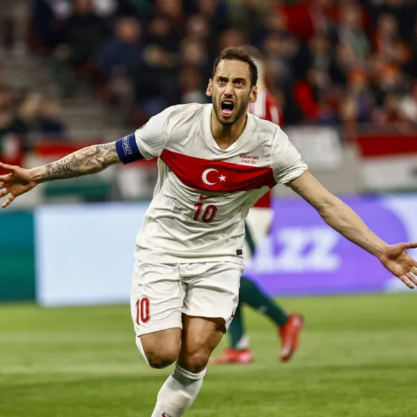 Hakan Çalhanoğlu Galatasaray'a mı? Transferde Şok Gelişme!
