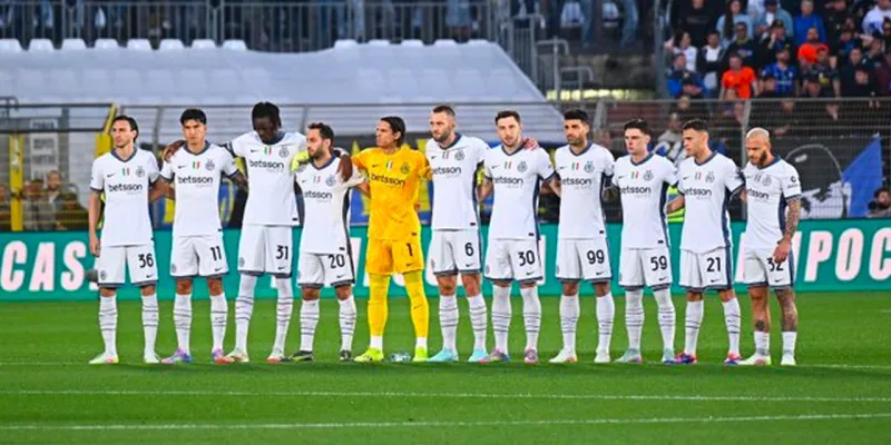 Hakan Çalhanoğlu Şoku! Napoli Şampiyonluğu Inter'i Yasa Boğdu