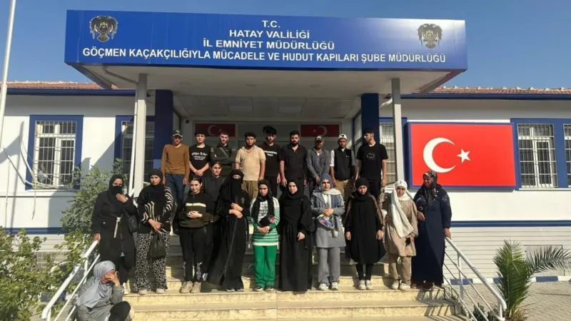Hatay'da Göçmen Kaçakçılığı! Minibüste 24 Kişi Yakalandı!