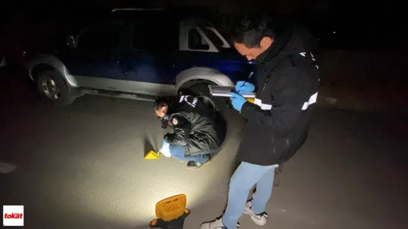 Husumet dehşeti: Önleri kesildi, kaza yaptılar: Araçtan inince silahlı saldırıya uğradılar
