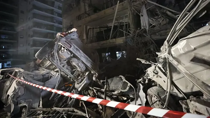 İran'dan İsrail'e misilleme! Füzeler yağdı binalar yıkıldı | İşte yıkımdan kareler