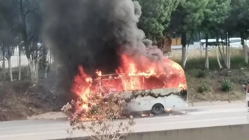 İşçi servisi alev alev yandı