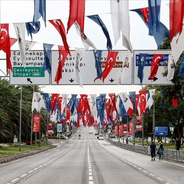 İstanbul'da Hangi Yollar Kapalı? 29 Ekim Provası Trafiği Felç Etti!