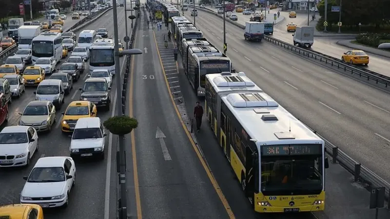 İstanbul'da Otobüsler Neden Çalışmıyor? İETT Grev mi? Son Dakika!