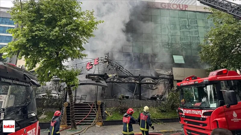 Kafe ve İş Merkezi Alev Alev Yandı: 132 Daire Boşaltıldı!