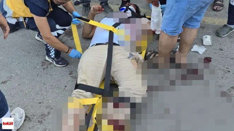 Feci Kaza! Kamyonet Motosikleti Biçti: 1 Ölü, 2 Yaralı