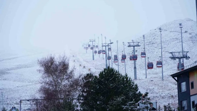 Erciyes Beyaza Büründü! Kar Yağışı Turizmcileri Sevindirdi