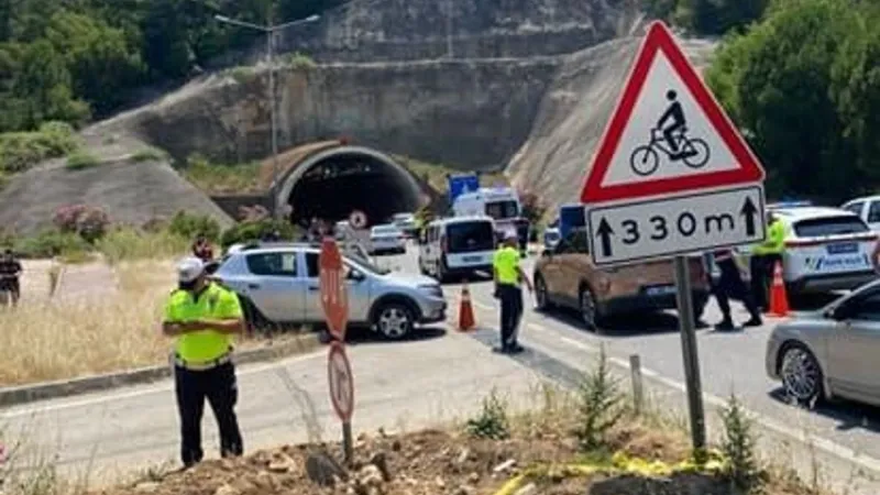 Kemer yolunda feci kaza: 2 ölü, 4 yaralı