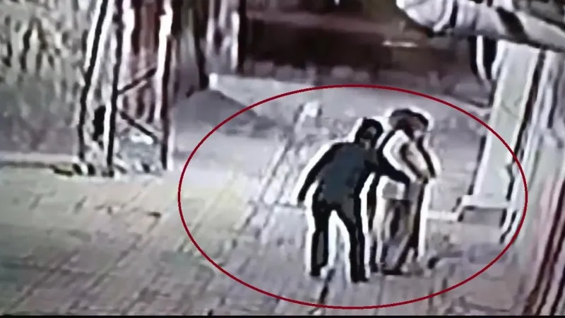 Polisten Film Gibi Operasyon: Kılık Değiştiren Polis Hırsızı Yakaladı!