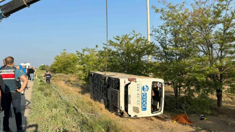 Konya’da yolcu otobüsü devrildi: 1 ölü, 23 yaralı
