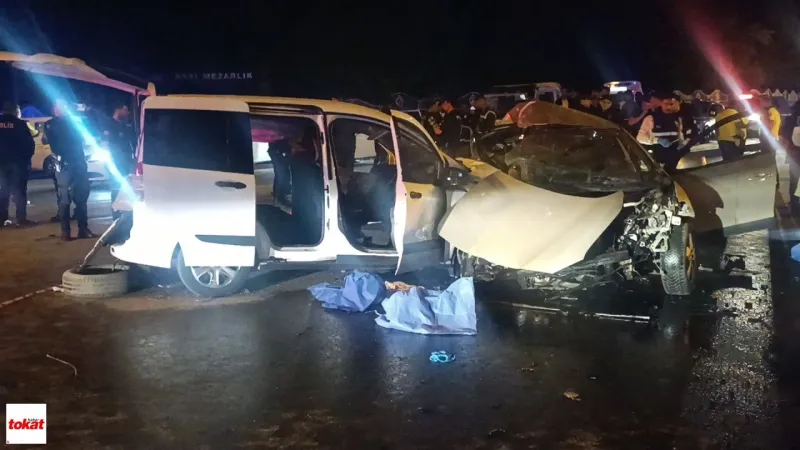 Korkunç Kaza! İki Araç Kafa Kafaya Çarpıştı, 2’si Çocuk 5 Ölü, 2 Yaralı